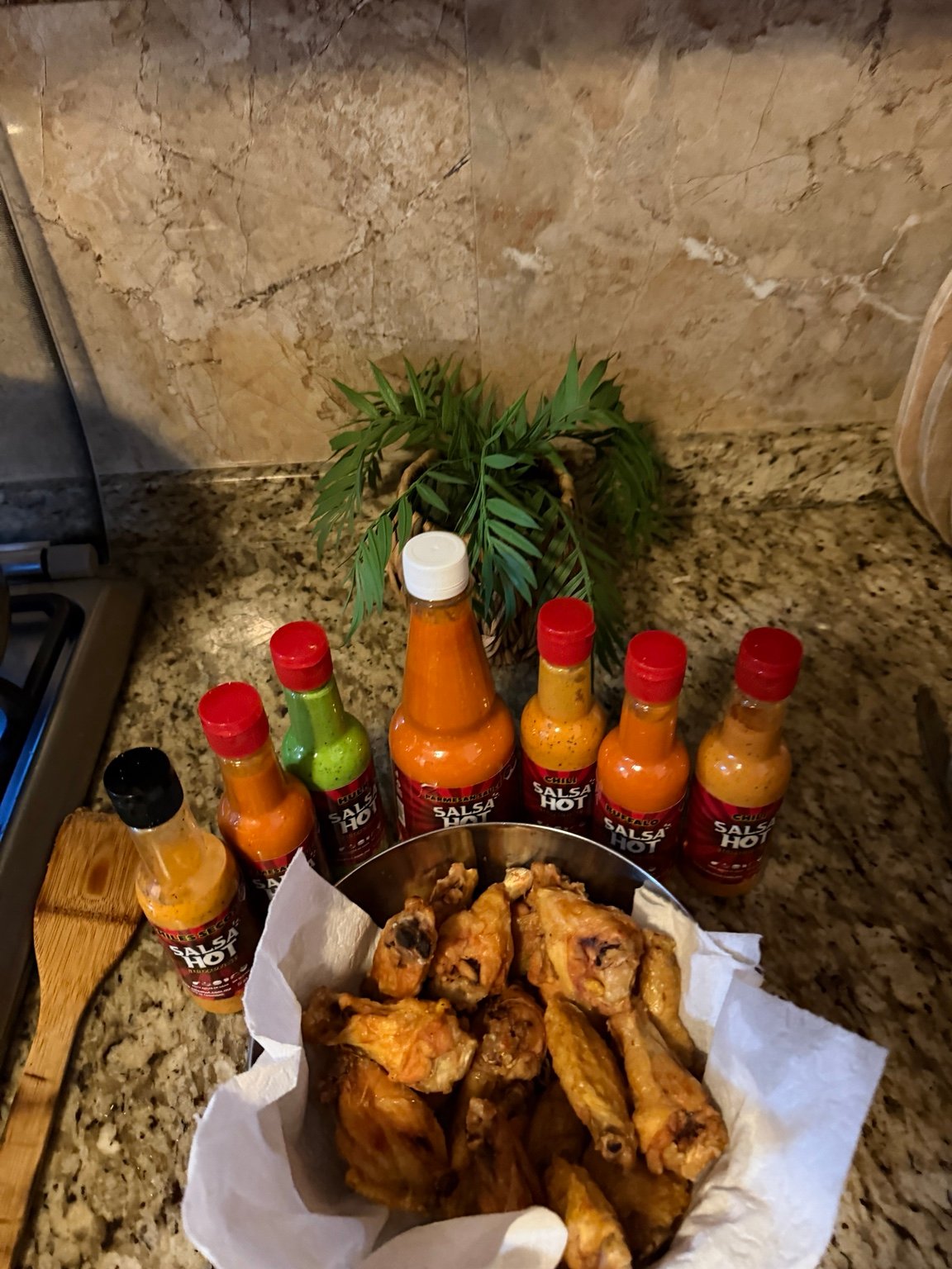 Alitas y selección de salsas SalsaHot